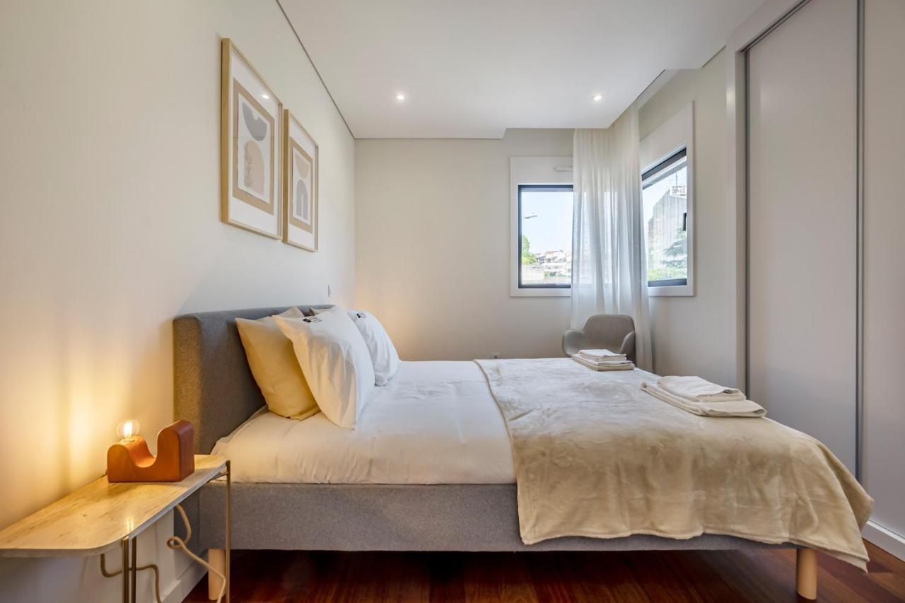 Nomads Lux - 2Bdr & Parking Flores Square بورتو المظهر الخارجي الصورة