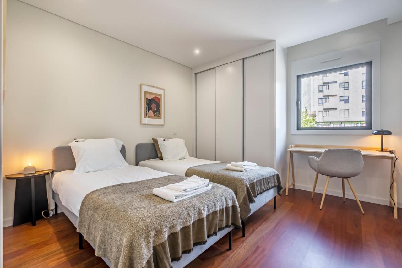Nomads Lux - 2Bdr & Parking Flores Square بورتو المظهر الخارجي الصورة